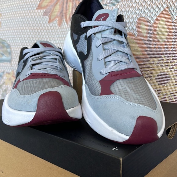 Jordan Delta 3 Low
Black/White/Cherrywood
Red/Wolf Grey
Men's Shoes
DN2647-001 - Picture 9 of 16